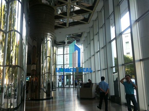 Sảnh phía trong tại tầng trệt cao ốc Saigon Trade Center
