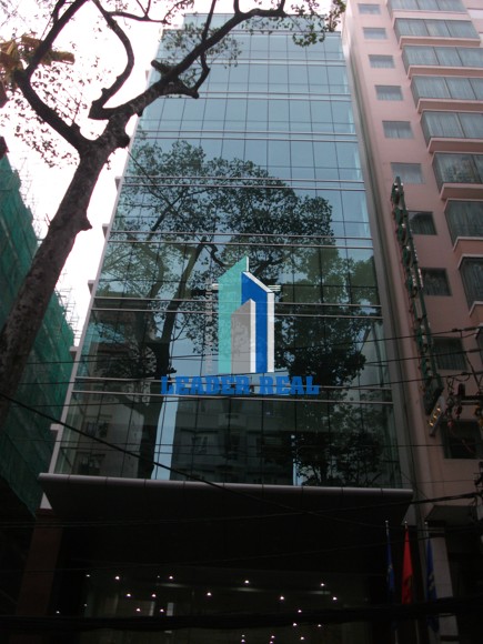 Tòa nhà HDTC Building nhìn tổng quan từ phía ngoài đường Bùi Thị Xuân