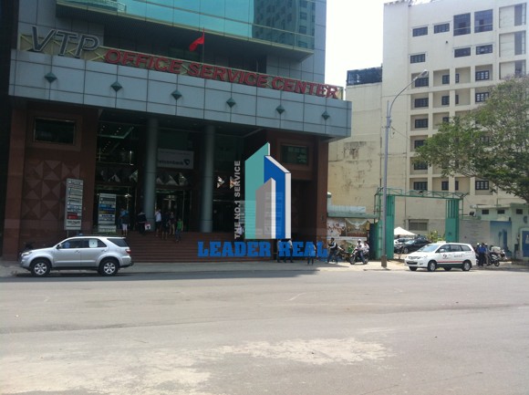 Mặt tiền tầng trệt của tòa nhà VTP Building trước đường Nguyễn Huệ