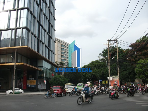 Tổng quan xe cộ đường Lê Lai tại tòa nhà AB Tower quận 1