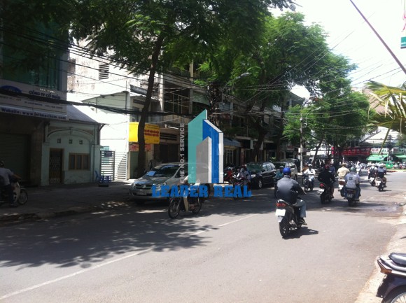 Giao thông tại đường Nguyễn Văn Giai quận 1