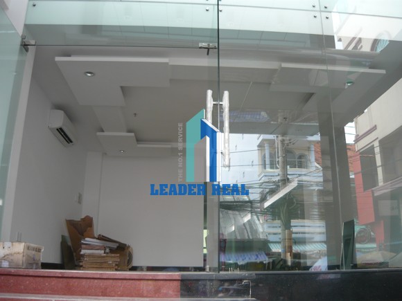 Tầng trệt của cao ốc Mai Hồng Quế Building được thiết kế rộng thoáng mát phù hợp cho ngân hàng thuê làm chi nhánh