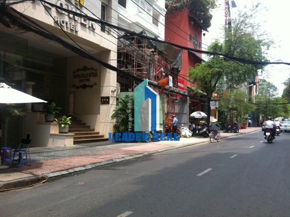 Một góc  chụp mặt tiền đường Thái Văn Lung phía trước tòa nhà Dương Đại