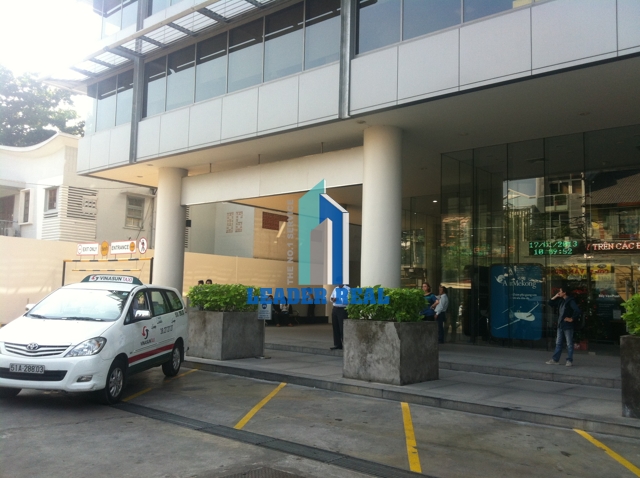 Chỗ đậu xe hơi Cao ốc Centre Point đường Nguyễn Văn Trỗi