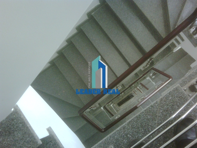 Lối cầu thang thoát hiểm của cao ốc EBM Building
