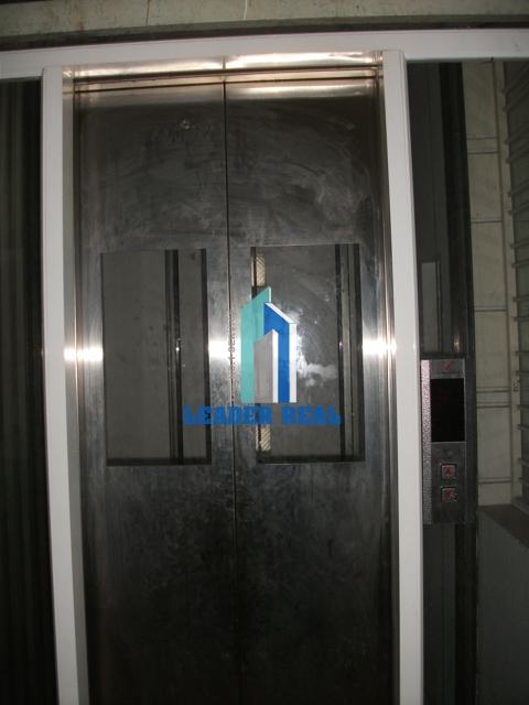 Tòa nhà Hồng Loan building được thiết kế với 1 thang máy