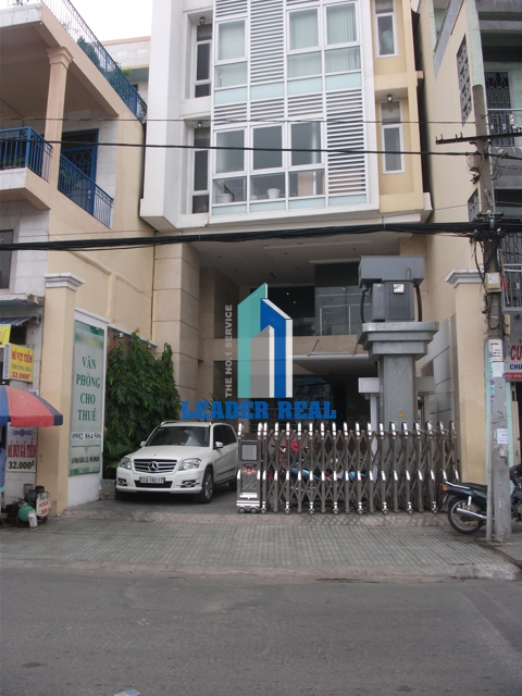 Van Oanh Building quan Phu Nhuan. Mat tien phia truoc toa nha
